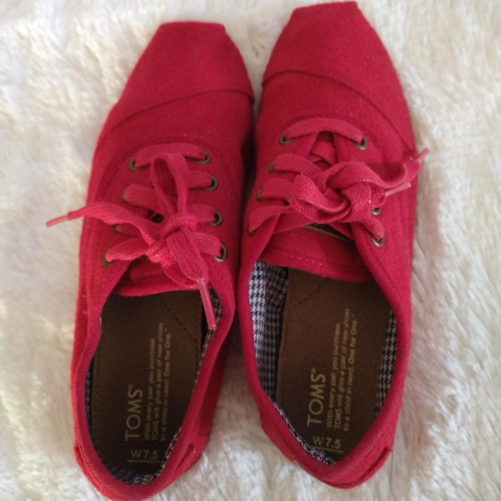 Tom's sneakers size 7.5
